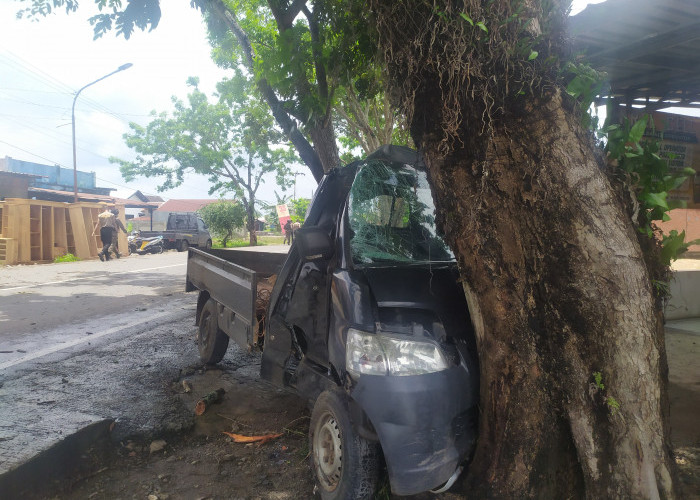 Mobil Pengangkut Batu Bata Alami Kecelakaan Tunggal di Jl Danau, Satu Orang Luka Berat