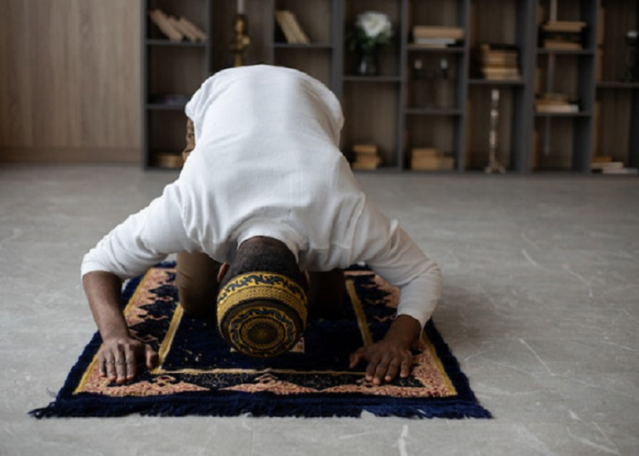 Apakah Bepergian Saat Hari Jumat Membatalkan Kewajiban Salat Jumat? Ini Penjelasan Lengkapnya