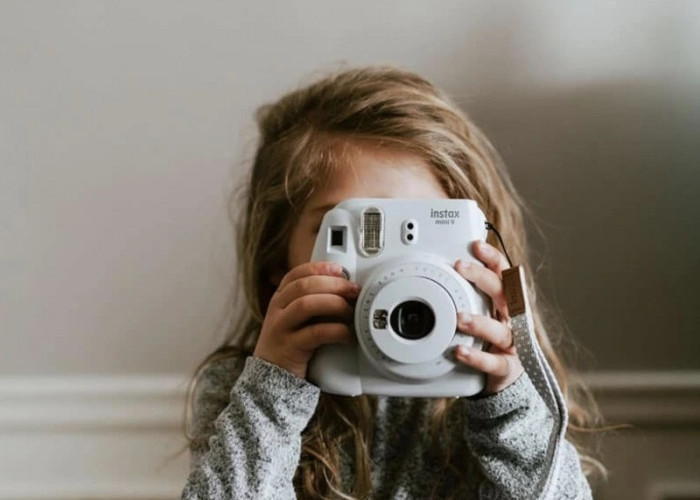 10 Kamera Polaroid Terbaik! Hasil Foto Vintage dan Langsung Jadi