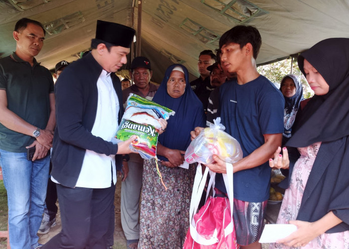 Gerak Cepat Pasca-Kebakaran Arga Mulya, Bupati Bengkulu Utara Tinjau Lokasi dan Salurkan Bantuan