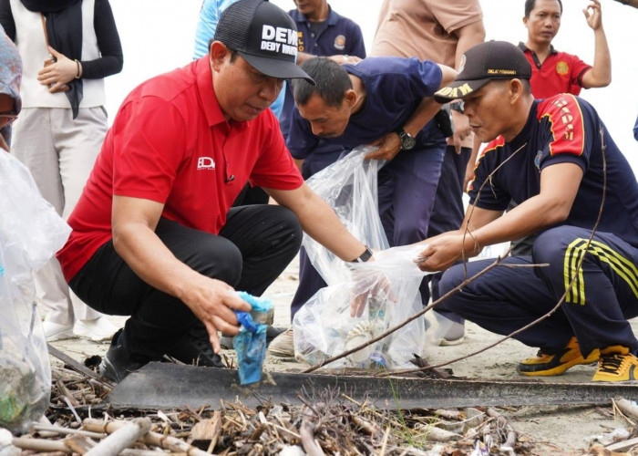 Aksi GEMPAR di Pantai Jakat, Wali Kota Dedy Pimpin Pembersihan Ikon Wisata