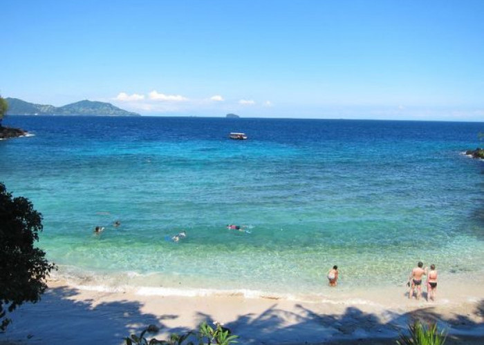 Menyelam dan Menikmati Keindahan Laut Pantai Padang Bai yang Terletak di Timur Bali 