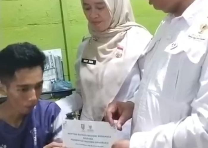 Derita Tumor Limfoma, Guru Honorer di Bengkulu Terima Bantuan Program Bantu Rakyat