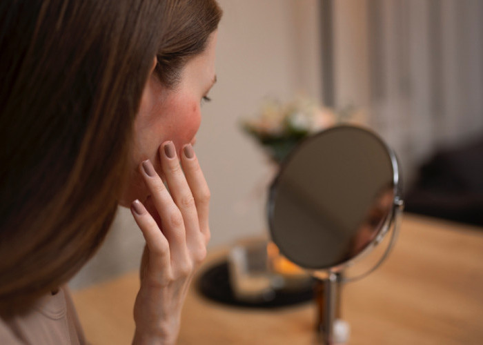 Kebiasaan Sepele Sering Dilakukan yang Dapat Merusak Kulit Wajah