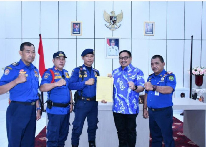 Pj Walikota Bengkulu Beri Reward dan Lepas Personel Damkar Berprestasi ke Korsel 