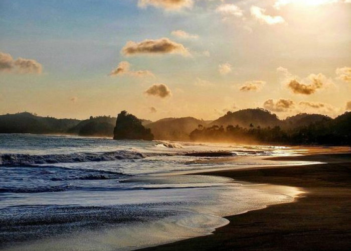 Menikmati Keindahan Pantai Bajul Mati, Sudah Dikenal Sejak Tahun 1890
