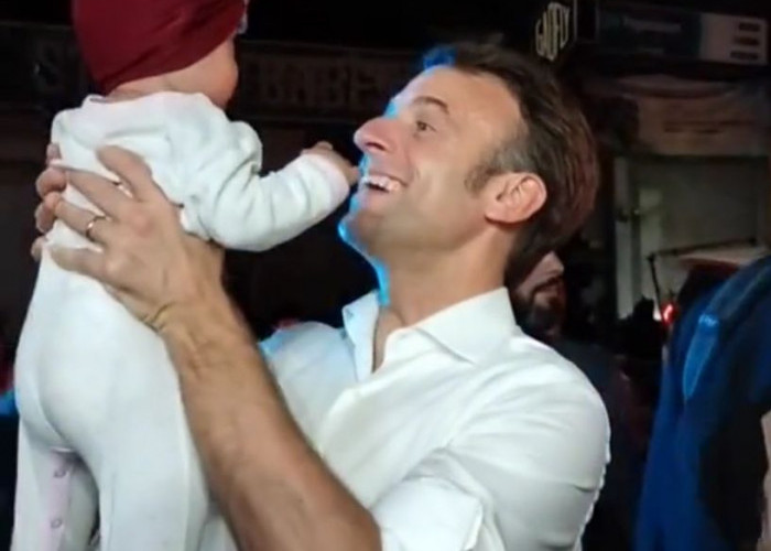Momen Presiden Perancis Gendong Bayi di Bali, Curi Perhatian 