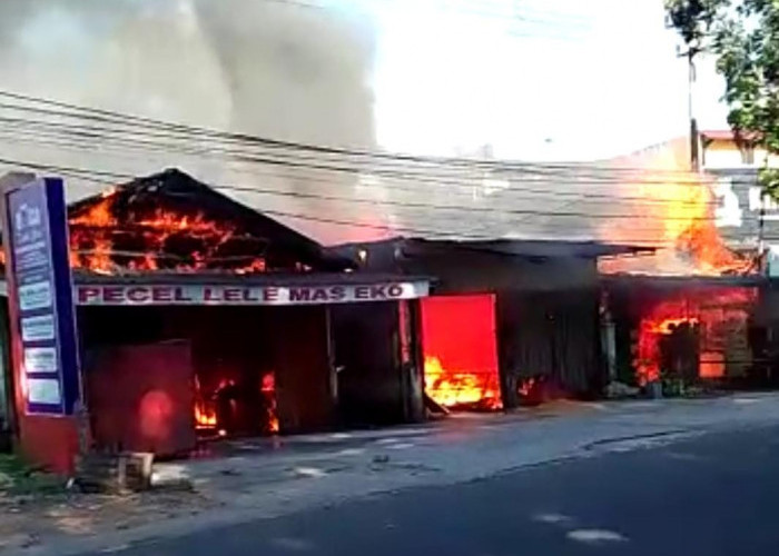 Kebakaran di Tanah Patah Kota Bengkulu Hanguskan 3 Ruko dan 4 Rumah, Api Diduga dari Kios Percetakan