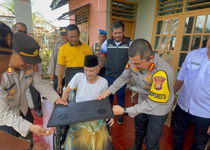 Sentuhan Humanis Polresta Bengkulu, Belasan Kursi Roda Dibagikan untuk Warga Membutuhkan