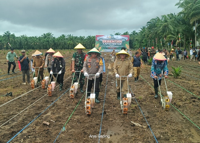 Kapolda Bengkulu dan Jajaran Ikut Program Tanam Jagung Serentak 1 Juta Hektare, Dipusatkan di Seluma 