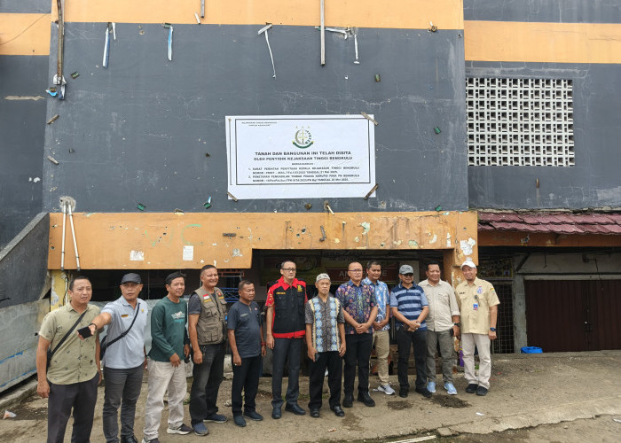 Kejati Bengkulu Pasang Plang Penyitaan di Mega Mall dan PTM, Terkait Dugaan Korupsi Kebocoran PAD