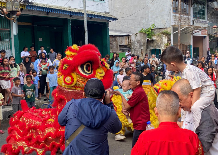 Atraksi Barongsai di Vihara Buddhayana Bengkulu Meriahkan Perayaan Imlek 2025