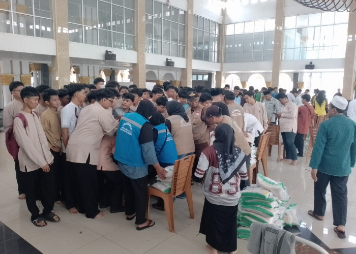 Program Pangan Murah Religius Diserbu Pelajar, 2.000 Karung Beras Ludes Terjual