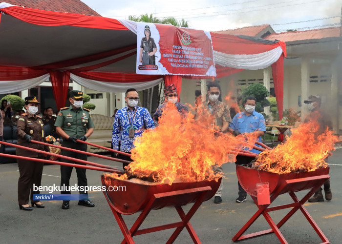 Kejari Bengkulu Musnahkan Barang Bukti 104 Perkara Pidana Umum