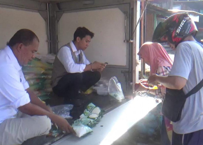 Warga Kota Bengkulu Serbu Pasar Murah, 1 Ton Beras Ludes Terjual Dalam Tempo 1 Jam