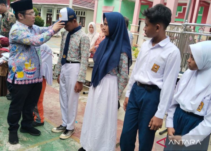 Mukomuko Lanjutkan Program Bantuan Seragam Sekolah Gratis