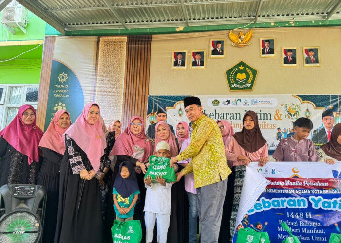 Kemenag Kota Bengkulu Salurkan 1.156 Paket pada Peringatan Lebaran Anak Yatim