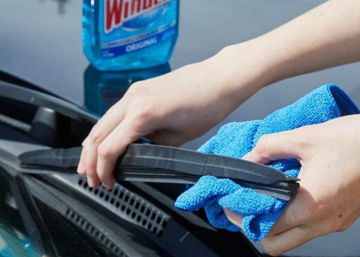 Kaca Lebih Kinclong dan Bersih, Simak Tips Memilih Cairan Wiper Mobil yang Tepat