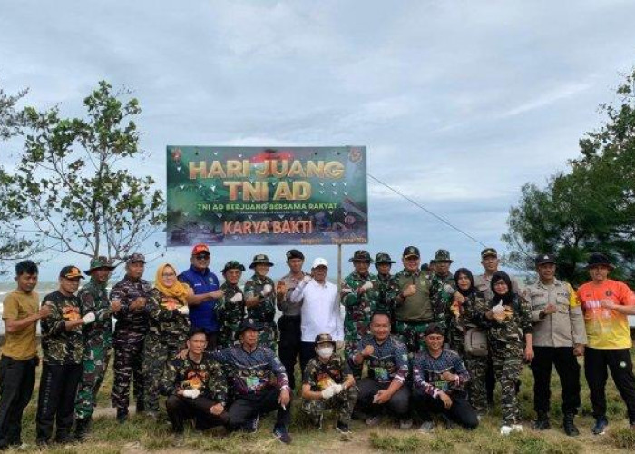 Peringati Hari Juang Kartika Ke-79, Korem 041/Gamas Gelar Gotong Royong di Kawasan Pantai