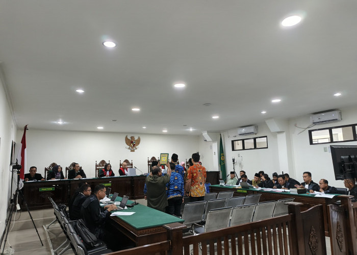 Terungkap di Persidangan, ASN Gadai Perhiasan Istri Demi Setor Dana Pilkada untuk Tim Rohidin Mersyah