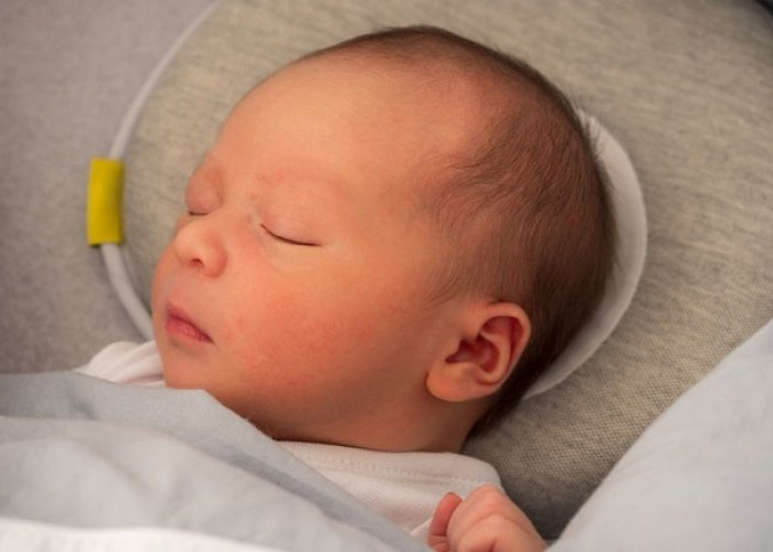 Ini Dia Penyebab Kepala Bayi Peyang dan Cara Mencegahnya
