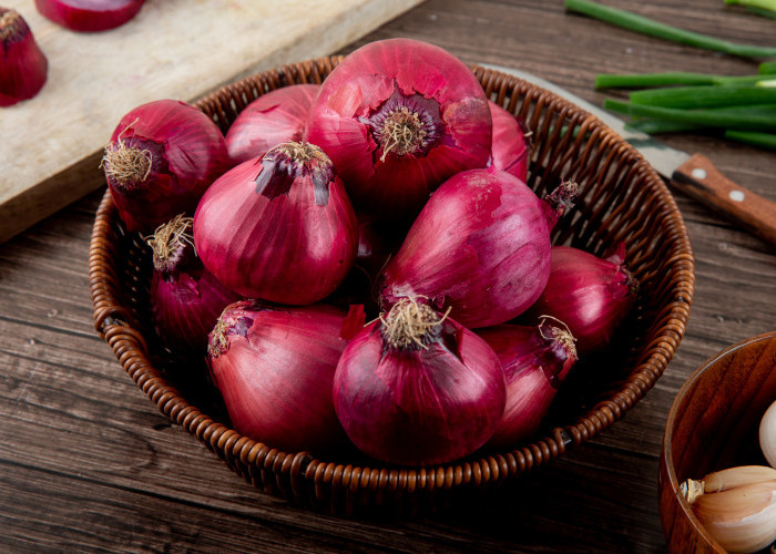 Kenapa Mata Langsung Berair Saat Potong Bawang? Ini Fakta Uniknya