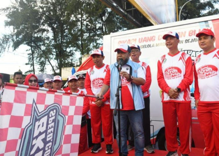 Lautan Manusia Ikuti Doa Bersama dan Jalan Sehat Merah Putih di Pantai Panjang