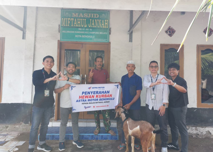 Rayakan Iduladha, Astra Motor Bengkulu Salurkan Kambing Kurban ke Masjid Miftahul Jannah
