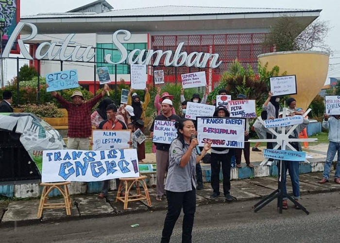 Kampanyekan Percepatan Transisi Energi, Kanopi Hijau Indonesia Gelar Aksi di Simpang Lima