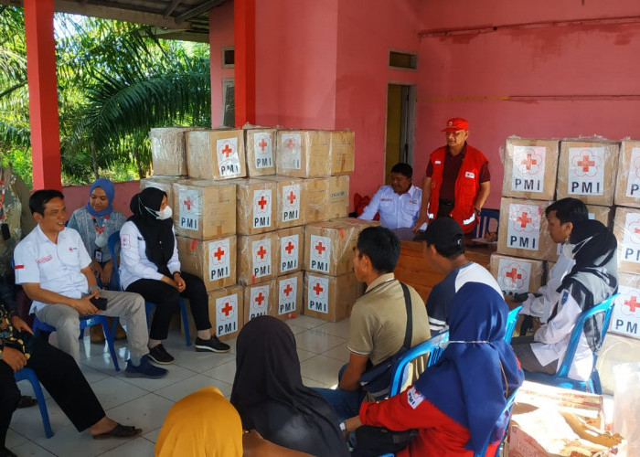 PMI Berikan Layanan Kesehatan Gratis untuk Korban Banjir di Batik Nau