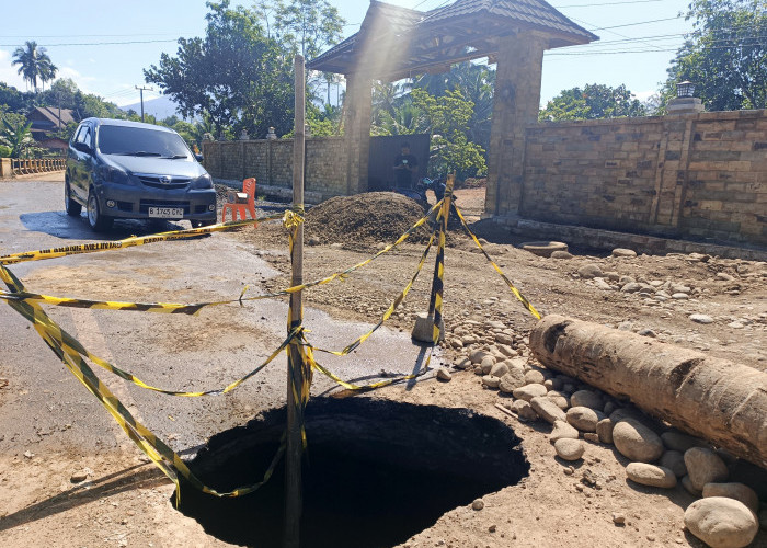 Jalan Lintas Provinsi di Bengkulu Utara Jebol, Kendaraan Berat Diminta Tidak Melintas