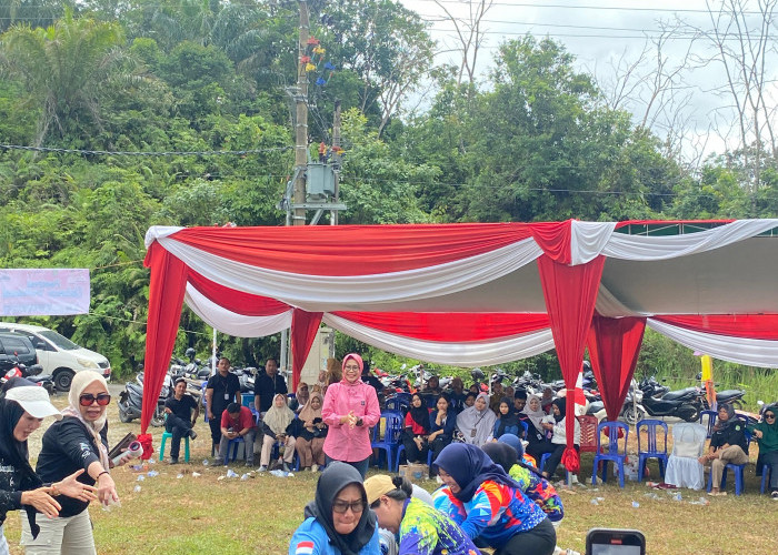 Lomba Tarik Tambang Meriahkan Festival Olaharaga Tradisional