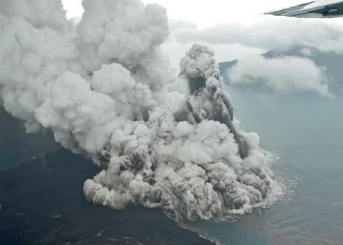 Abu Vulkanik Anak Krakatau Diperkirakan Menyebar ke Bengkulu, Warga Diimbau Waspada