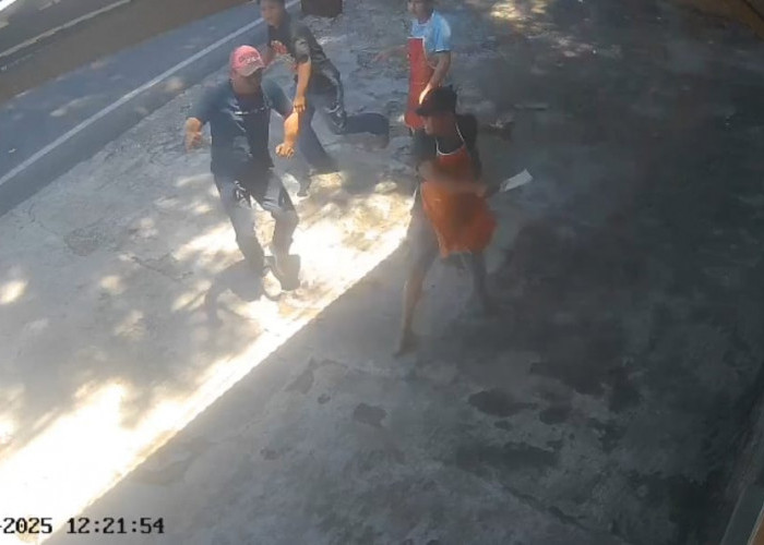  Debt Collector Dibacok Bos Ayam Lantaran Hendak Narik Mobil di Pinggir Jalan