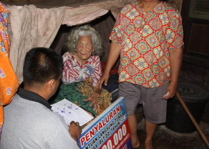  Bantuan Langsung Tunai Dana Desa di Sukarami Kedurang Ilir Disalurkan, Pemdes Jemput Bola 
