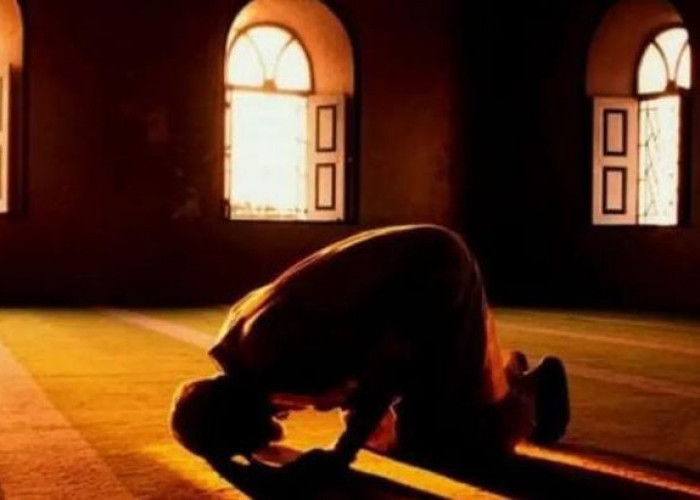 Saat Sholat Tahajud 2 Rakaat, Rasulullah SAW Sarankan Membaca 2 Surah Pendek Berikut