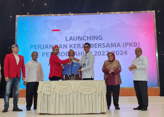 Setelah Menanti 10 Tahun, Manajemen dan Serikat Pekerja PLN Akhirnya Teken Perjanjian Kerja Bersama 