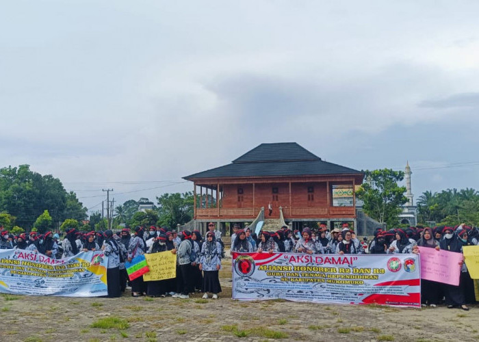 Ratusan Guru dan Tenaga Kependidikan Mukomuko Geruduk DPRD, Tuntut Status PPPK Penuh Waktu