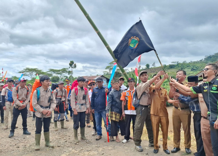 Dukung Wisata Alam, Desa Air Bening Resmi Buka Jalur Pendakian Perdana ke Puncak Bukit Daun