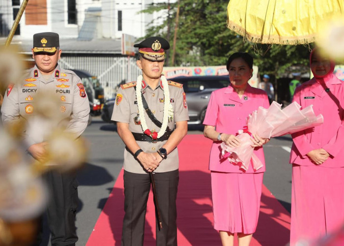 Disambut Tari Sekapur Sirih dan Jajar Hormat, Intip Kemegahan Tradisi Penyambutan Kapolda Bengkulu Baru
