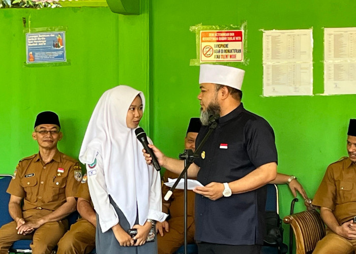 Helmi Hasan Buka Retreat Merah Putih di SMAN 10 Bengkulu, Tekankan Pembentukan Karakter 