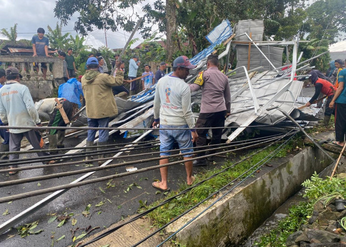 Puting Beliung Terjang Selupu Rejang, Puluhan Rumah Rusak