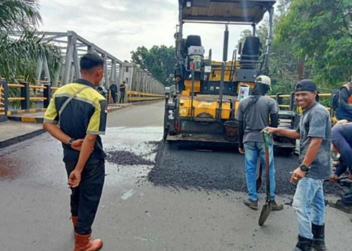 Sudah Diaspal Mulus, Pengerjaan  Jalan Kalimantan Kota Bengkulu Mulai Dirampungkan