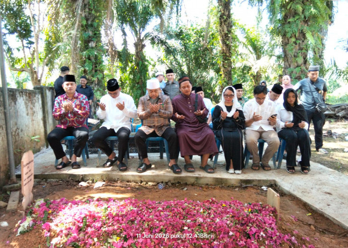 Gubernur Helmi Hadiri Pemakaman Orangtua Bupati Seluma dan Senator Destita