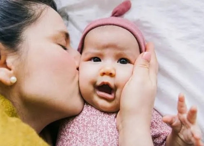 Hati-hati! 10 Penyakit Ini Bisa Ditularkan Saat Mencium Bayi