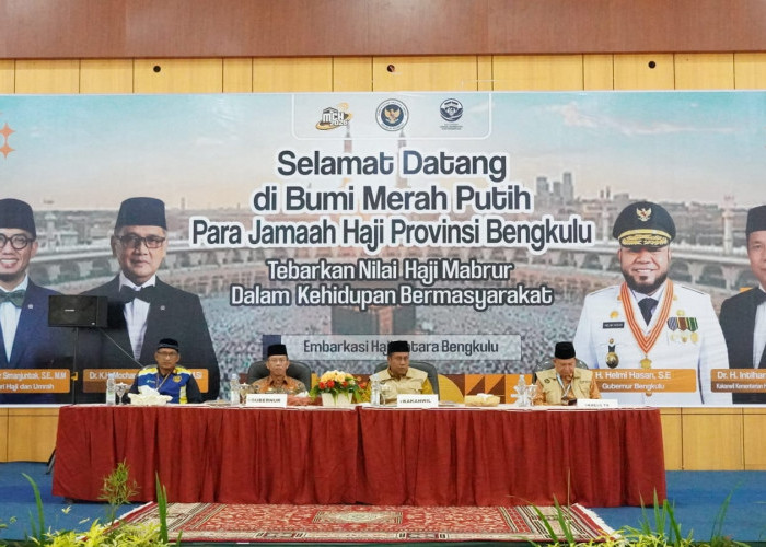 Jamaah Haji Kloter Pertama Asal Bengkulu Tiba dengan Selamat, Tangis Haru Sambut Kepulangan dari Tanah Suci