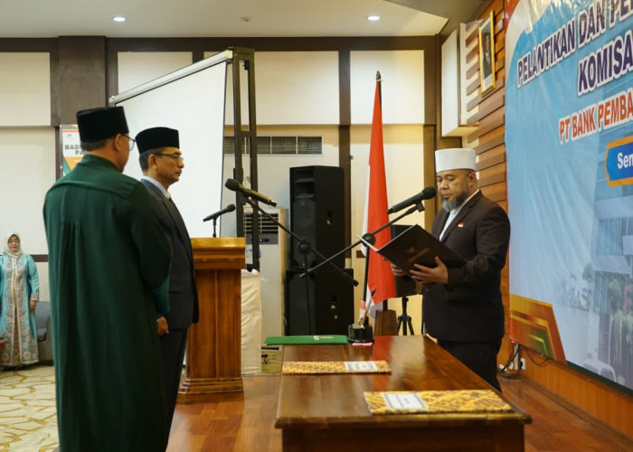 Dilantik Gubernur, Drs Riduan Kini Jabat Komisaris Independen Bank Bengkulu