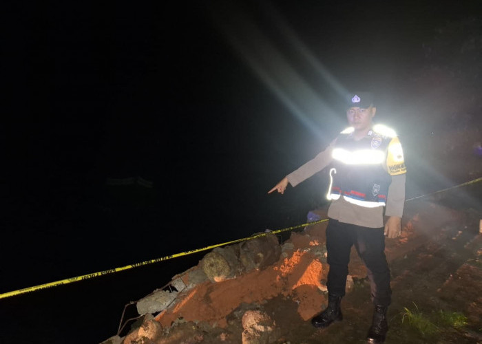 Sungai Kedurang Meluap, Satu Bangunan Salon di Desa Lawang Agung Amblas Terbawa Longsor