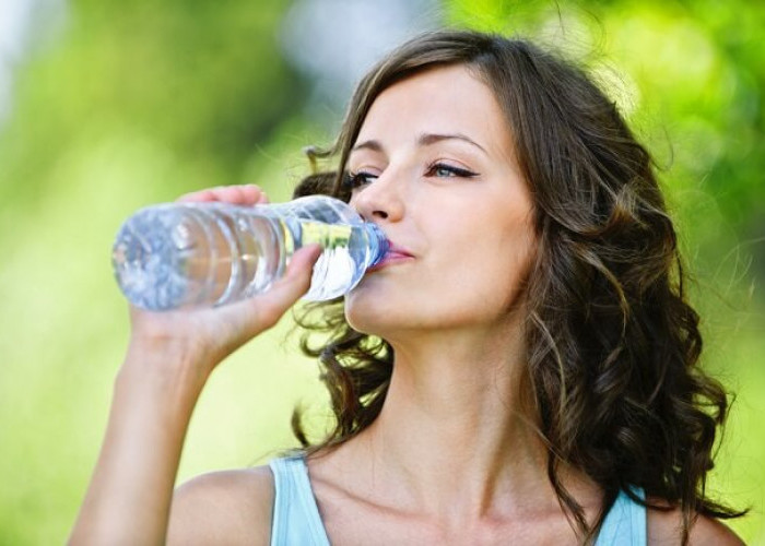 Jangan Dilakukan! Ini Bahaya Mengisi Ulang Botol Minum Sekali Pakai