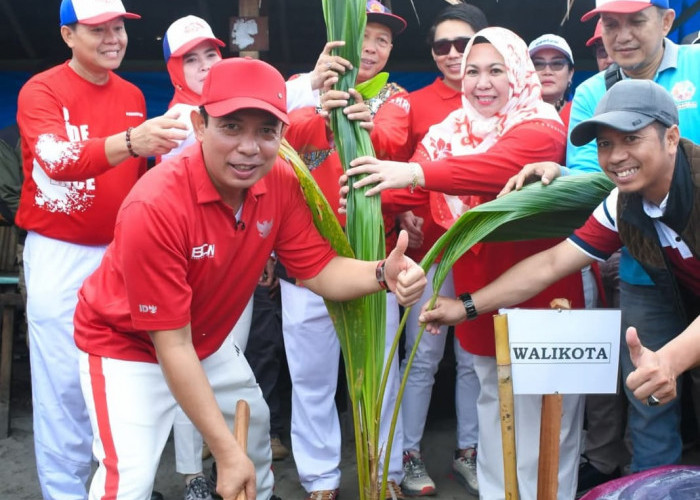Tanpa Gunakan APBD, Walikota Dedy Wahyudi Tanam 10.000 Pohon Kelapa dan Raih Rekor MURI